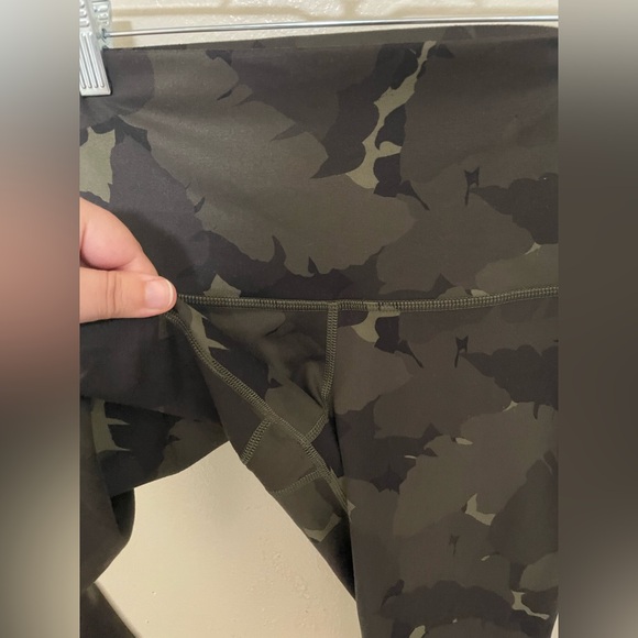 ✨Lululemon Align High Rise Crop Leggings Size 6 - Picture 4 of 7